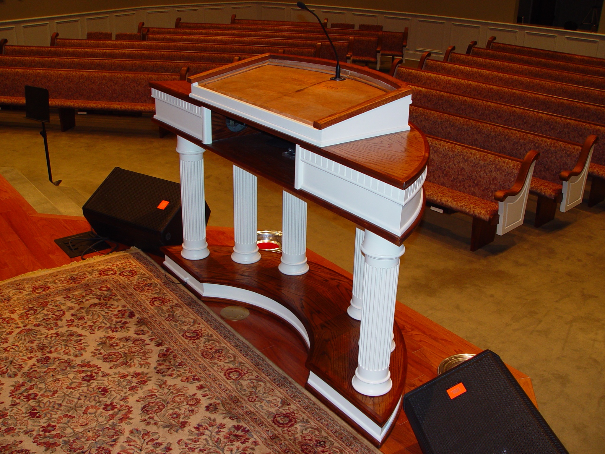  Radius Pulpit 