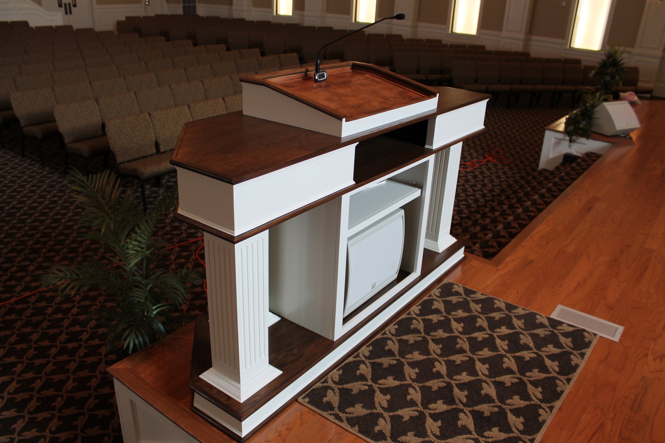  Pedistal Pulpit 